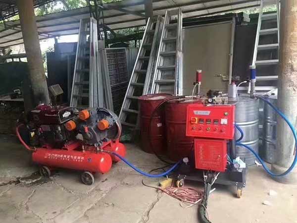 保溫施工聚氨酯發(fā)泡噴涂機