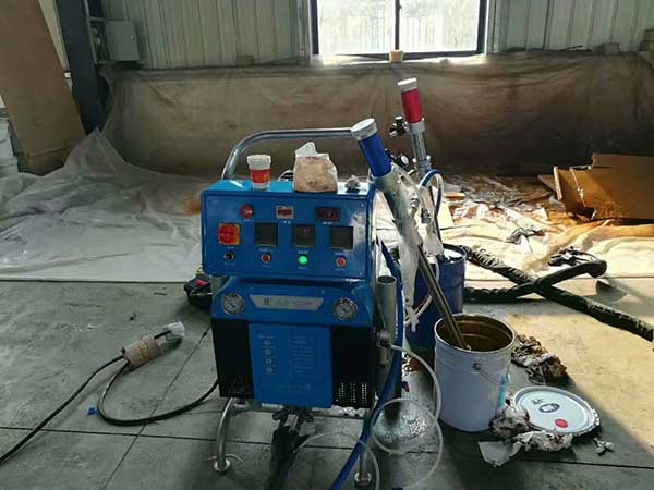 5200聚脲聚氨酯噴涂設備現(xiàn)場培訓施工案例
